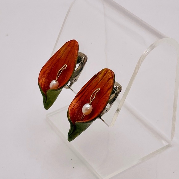 Handcrafted Calla Lily Clip Earrings With 14K Wire and Freshwater Pearl - Picture 2 of 11